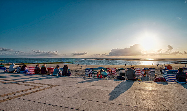 Inselbutze, Strandurlaub, Insel Borkum, Strandpromenade, Sonnenuntergang